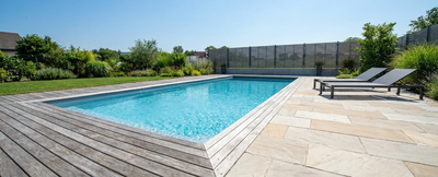 Bien choisir le matériau de sa terrasse de piscine