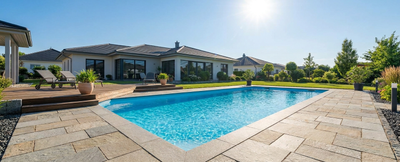 Prix d'une terrasse de piscine : budget au m² selon les matériaux