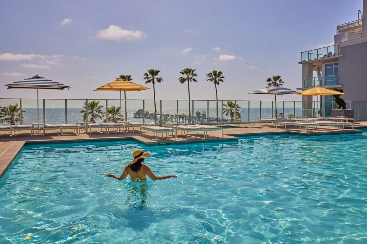 Pourquoi l’Eau de Ma Piscine Est-Elle Collante ?